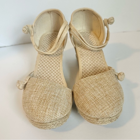🍓Gomelly Espadrilles Sandal Closed
Toe Heeled Ankle Strap Wedge Heel Beige Sz 6 - Picture 6 of 7